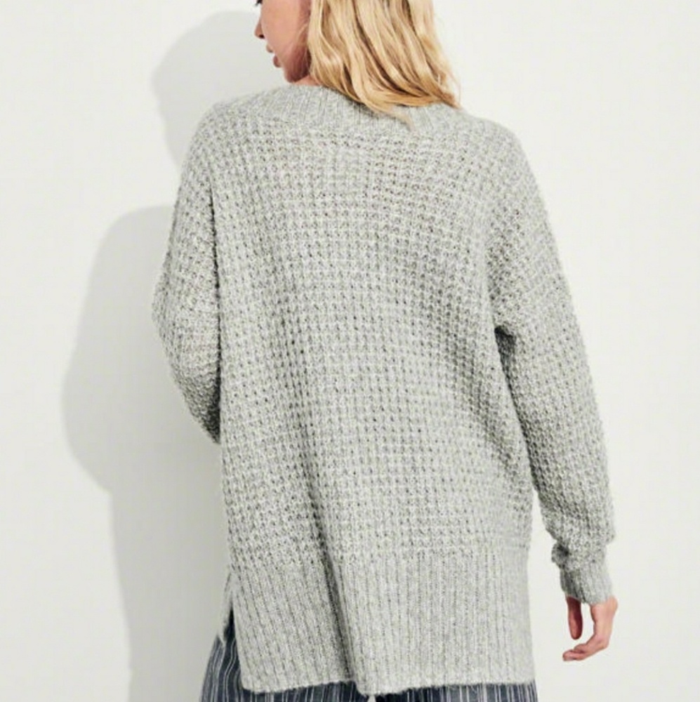 ⚠️LAST ONE⚠️NWT HOLLISTER OVERSIZED COZY SWEATER - Picture 3 of 6